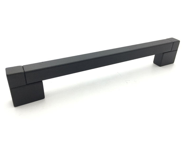 Úchytka Resina Černá matná